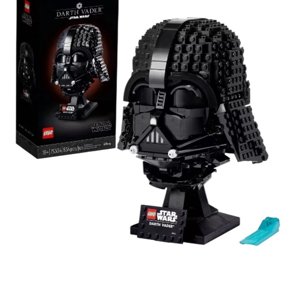 LEGO Star Wars Darth Vader Helmet Set 75304- 834 pieces- NWT - Picture 1 of 3